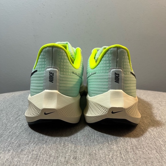 Nike Air Zoom Pegasus 39 Barely Green Running Men's Shoe Size 9.5 DH4071-301 - Picture 6 of 11